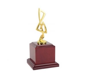 Награда «Скрипичный ключ» на постаменте