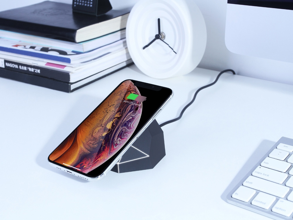 Док-станция с беспроводной зарядкой «Geo Dock». XOOPAR