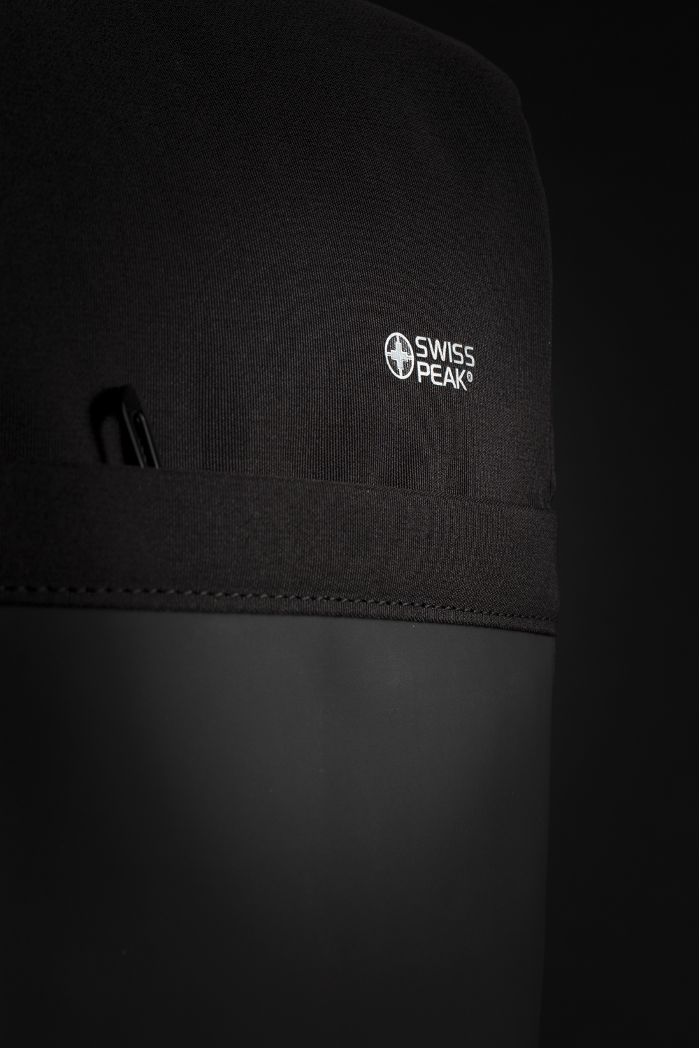 Антикражный рюкзак Swiss Peak 15" с RFID защитой и разъемом USB, черный